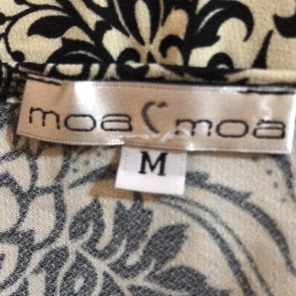 Moa Moa Pointed Sleeve Top Med. - Picture 7 of 7